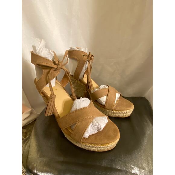 Women's Shoedazzle Wedge Sandals "Jillian" style, Tan faux suede Size 10 NIB - Picture 2 of 16